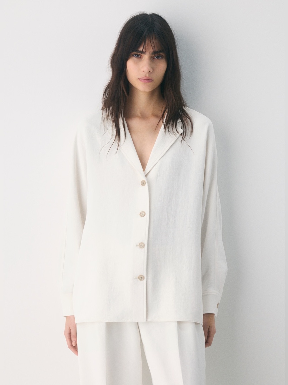 NWT Aritzia Wilfred Freeform
Crepette Shirt Blouse Flowy Long Sleeve 2XS